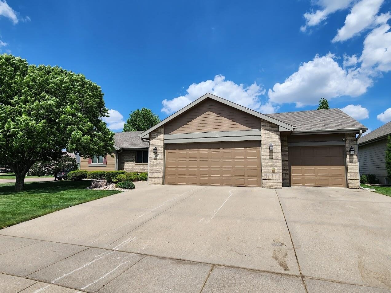 Photo of 600 E 29th St Yankton, SD