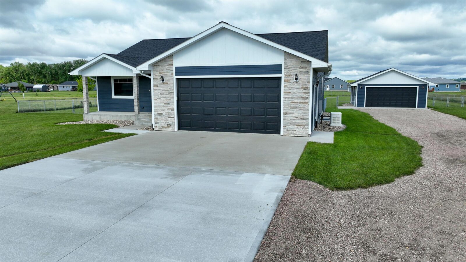 Photo of 305 Lilac Dr Yankton, SD