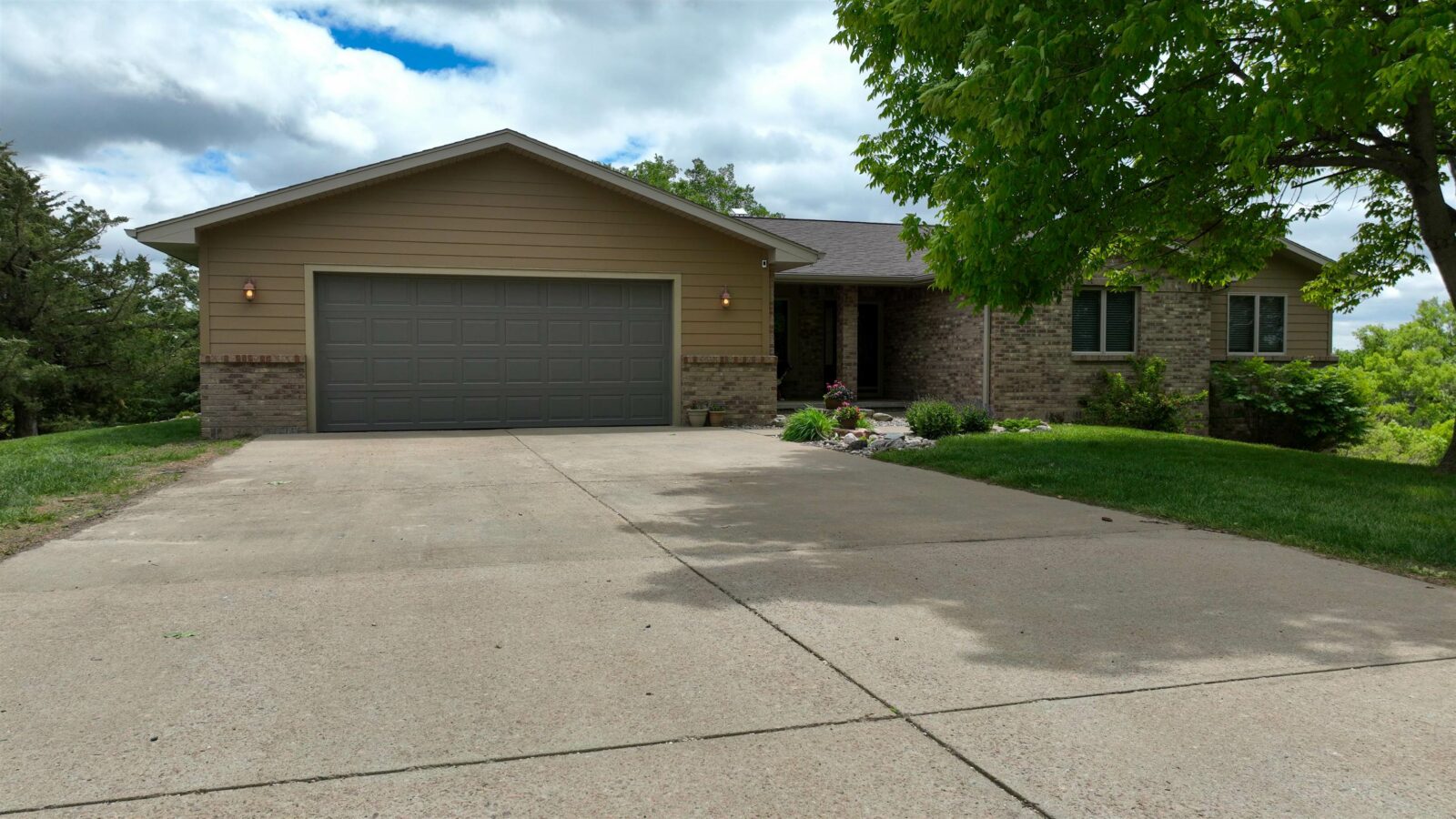 Photo of 298 Nottingham Dr Yankton, SD