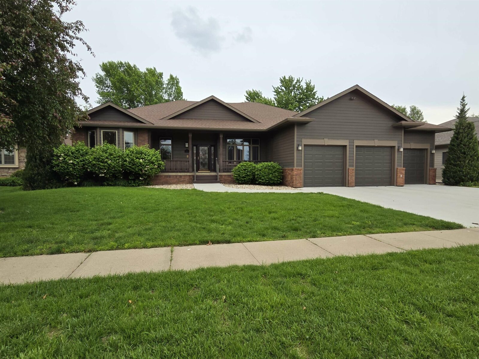 Photo of 2407 Valley Rd Yankton, SD