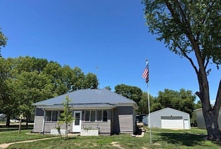 Photo of 612 9th St. Springfield, SD