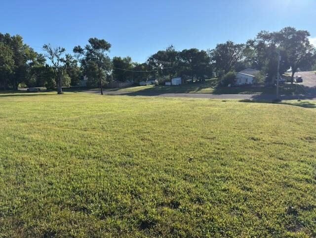 Photo of 900 6th St. Springfield, SD