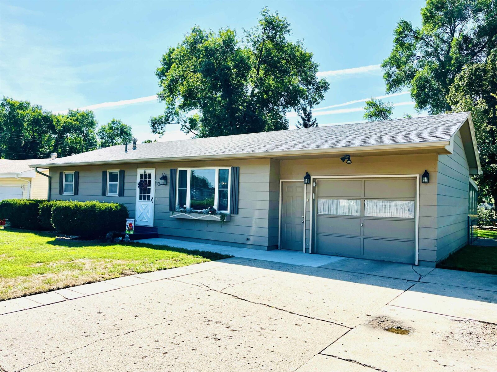 Photo of 1007 E 16th Street Yankton, SD