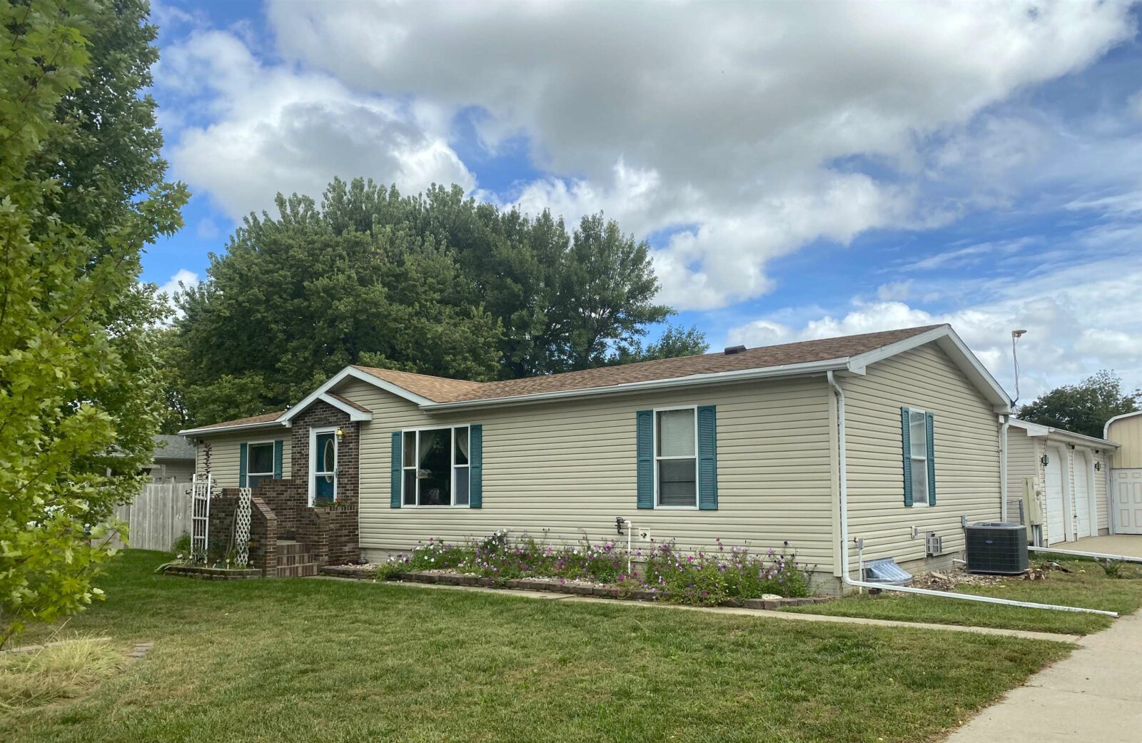 Photo of 1302 Oak St. Yankton, SD