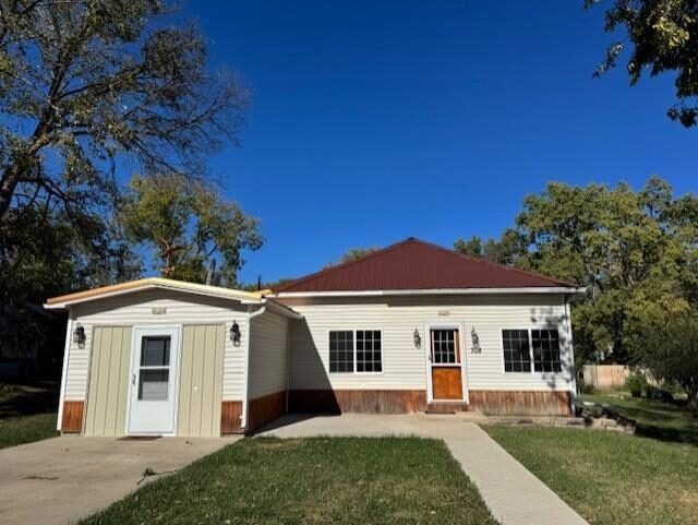 Photo of 708 10th St. Springfield, SD