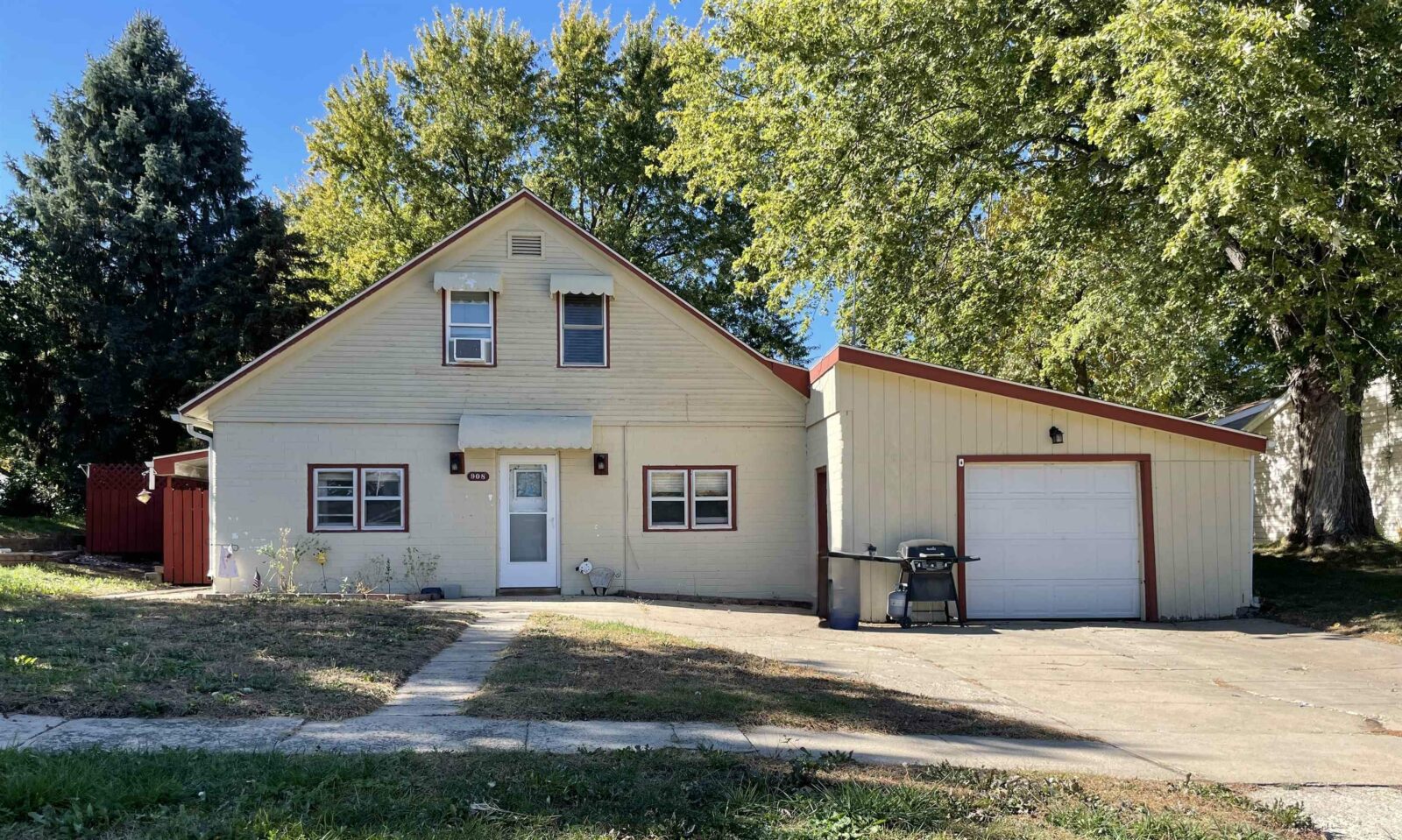 Photo of 908 W 3rd St. Crofton, NE