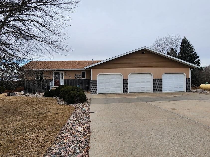 Photo of 182 Marina Dell Ave Yankton, SD