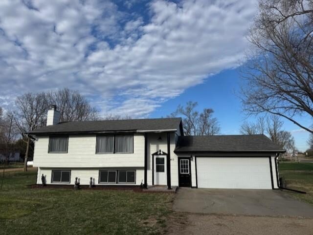Photo of 1410 Ivy St. Tyndall, SD