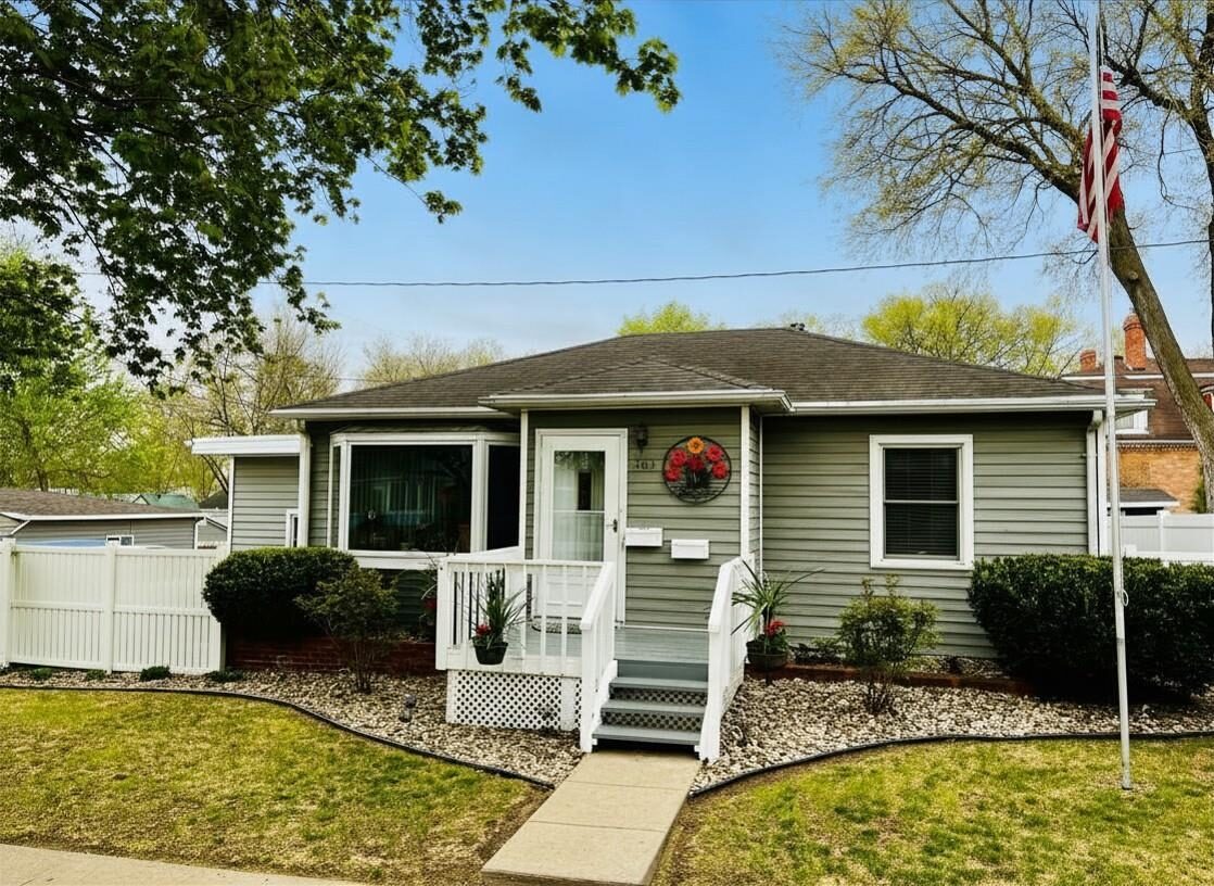 Photo of 403 E 6th St Yankton, SD