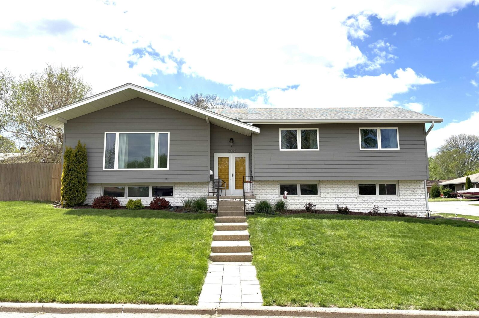 Photo of 2109 Burleigh St Yankton, SD
