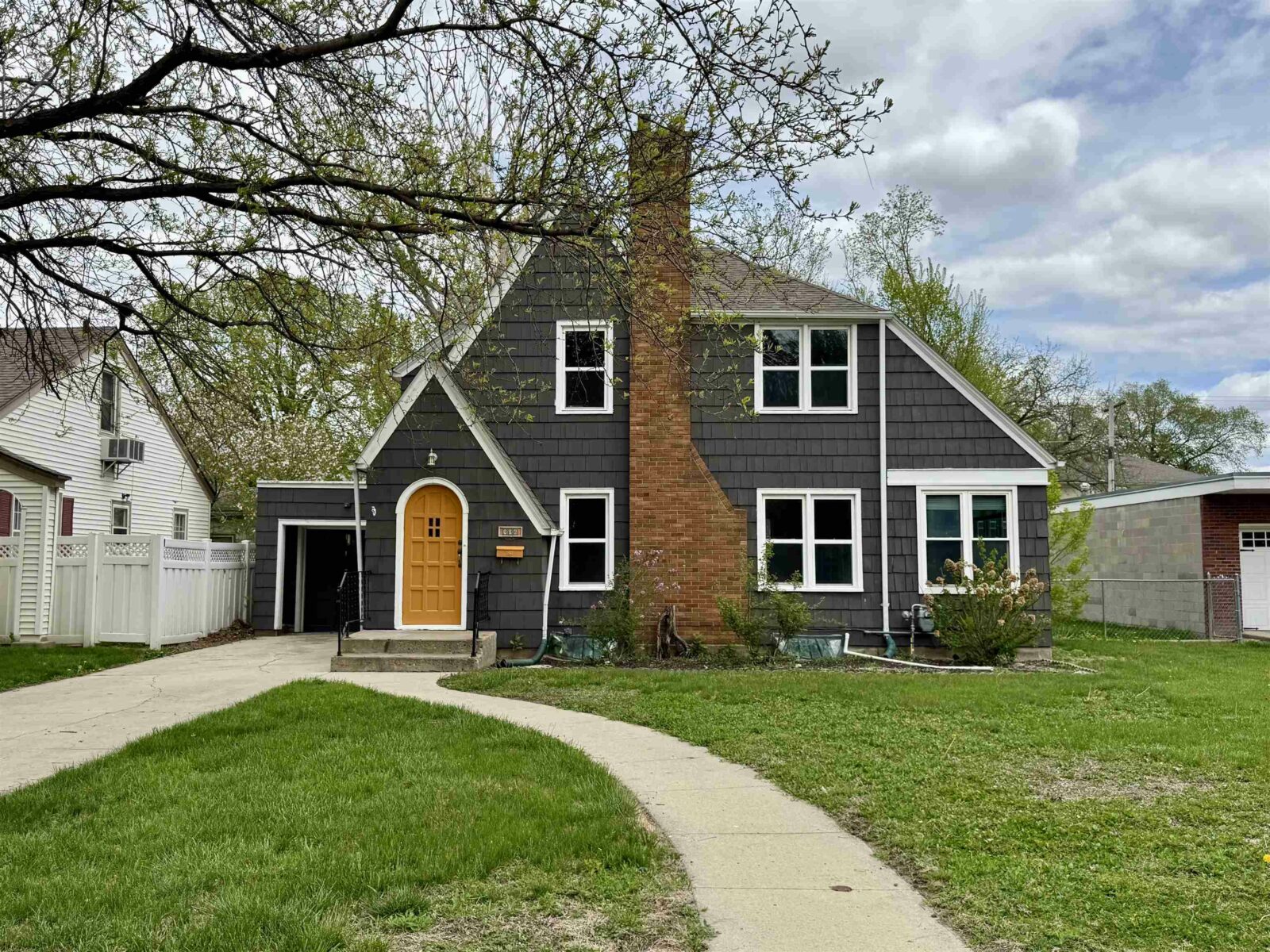 Photo of 906 Pine St Yankton, SD