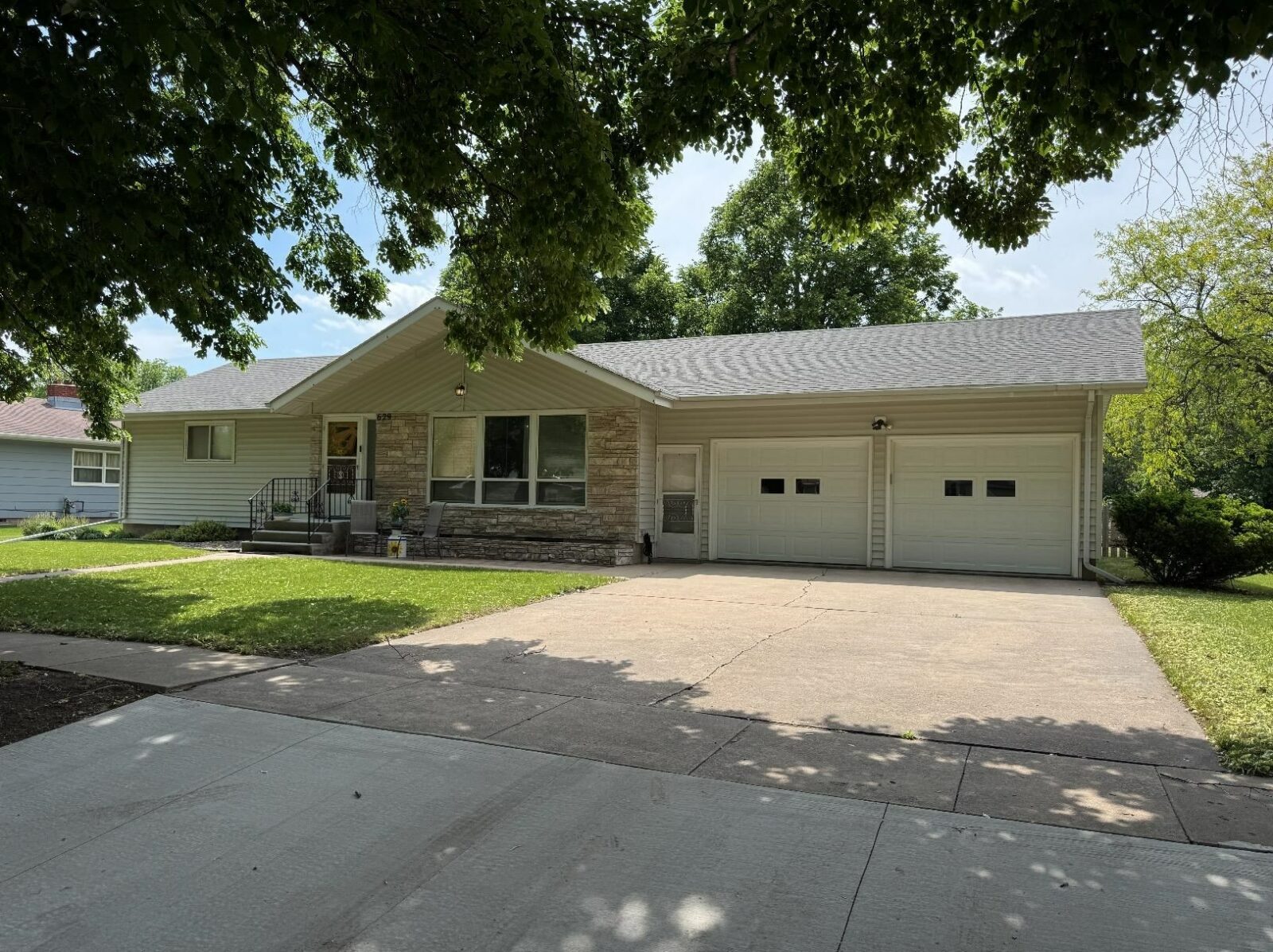 Photo of 629 S Relanto Freeman, SD