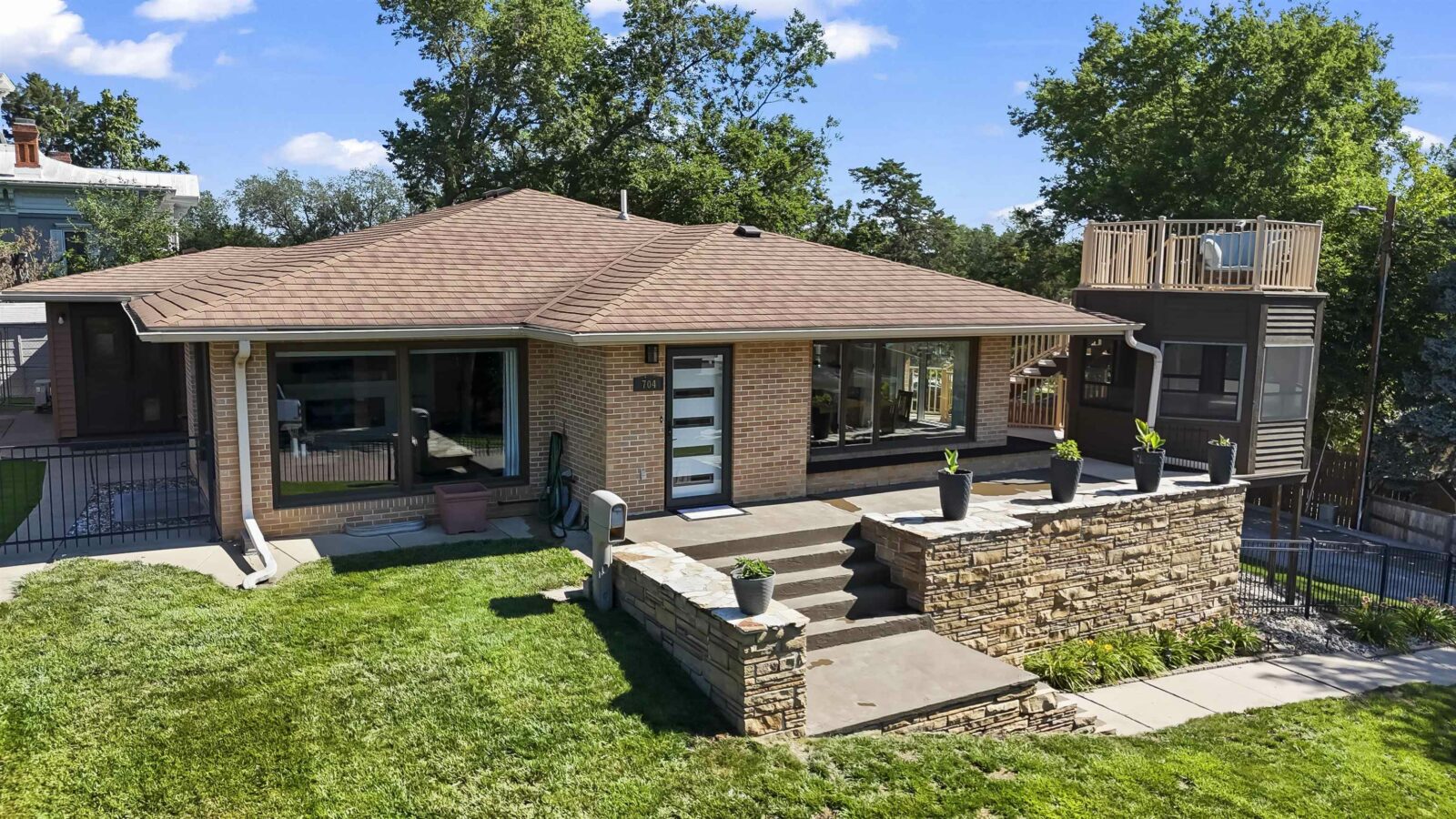 Photo of 704 W. Riverside Dr. Yankton, SD