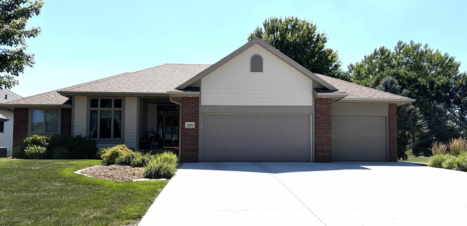 Photo of 2709 Lakeview Dr. Yankton, SD