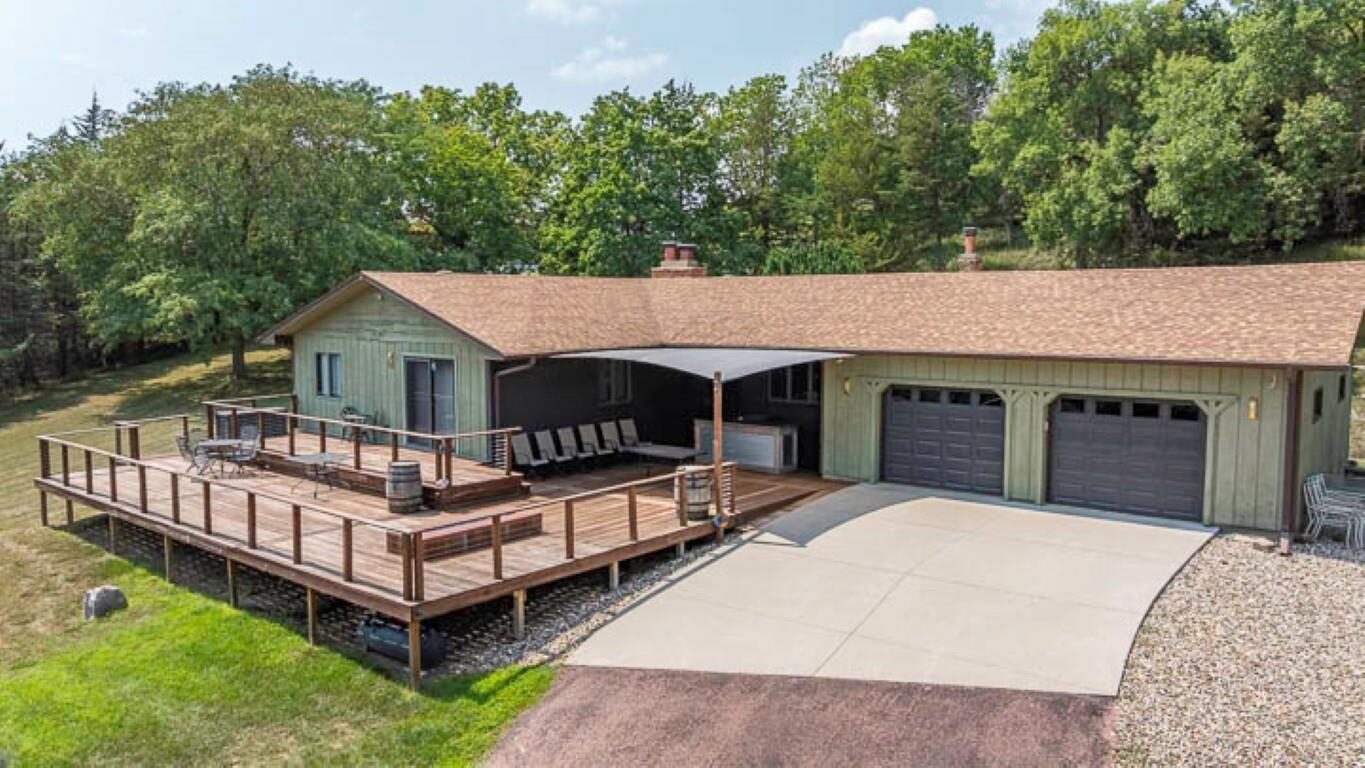 Photo of 125 Kingsley Ln Yankton, SD