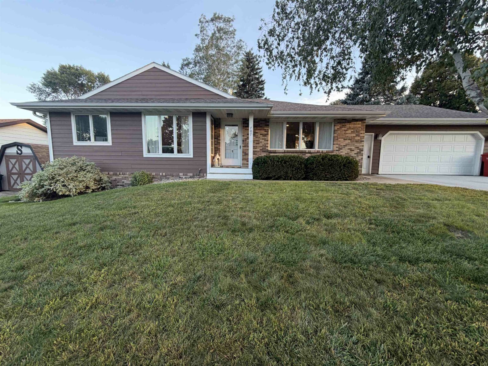Photo of 707 Burgess Rd Yankton, SD