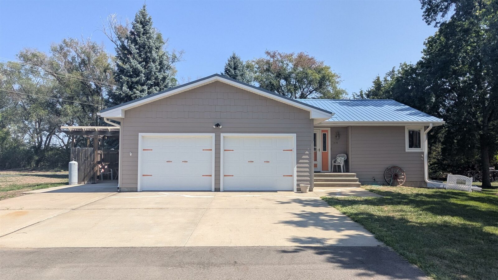 Photo of 1410 Bluff Dr Springfield, SD