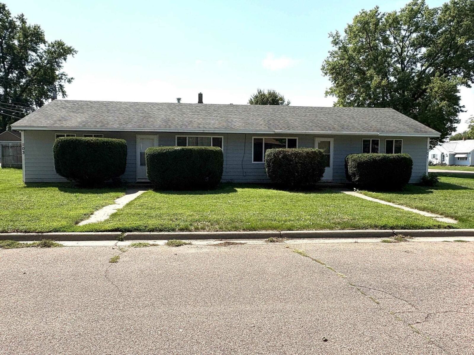 Photo of 101-103 E 16th Yankton, SD