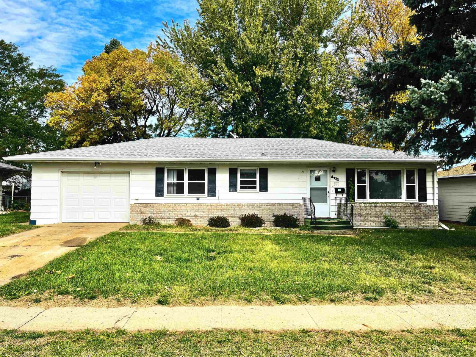 Photo of 404 E 21st Yankton, SD